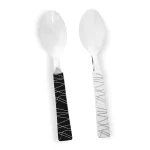cucharas de cocina blanco y negro mango plastico decorado lineas cubiertos martinazzo