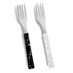 tenedores de cocina blanco y negro mango plastico decorado con lineas cubiertos martinazzo